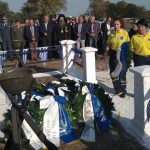 Κατάθεση στεφάνου από τη Διασωστική Ομάδα Πιερίας στο μνημείο του πεσόντος κατά την απελευθέρωση της πόλης, αειμνήστου Αντισυνταγματάρχη Δημητρίου Σβορώνου.